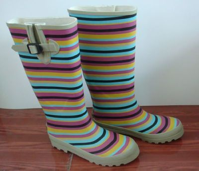時尚新風尚 全新外貿出口雨靴，雨天里的靚麗風景線